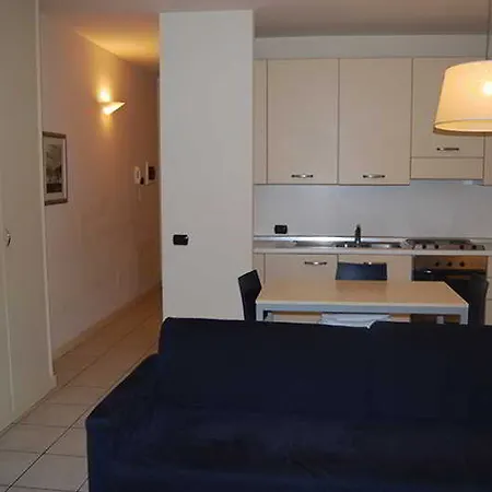 アパートホテル Cernobbio Residence チェルノッビオ