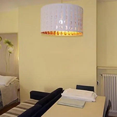 Cernobbio Residence מלון דירות 3*